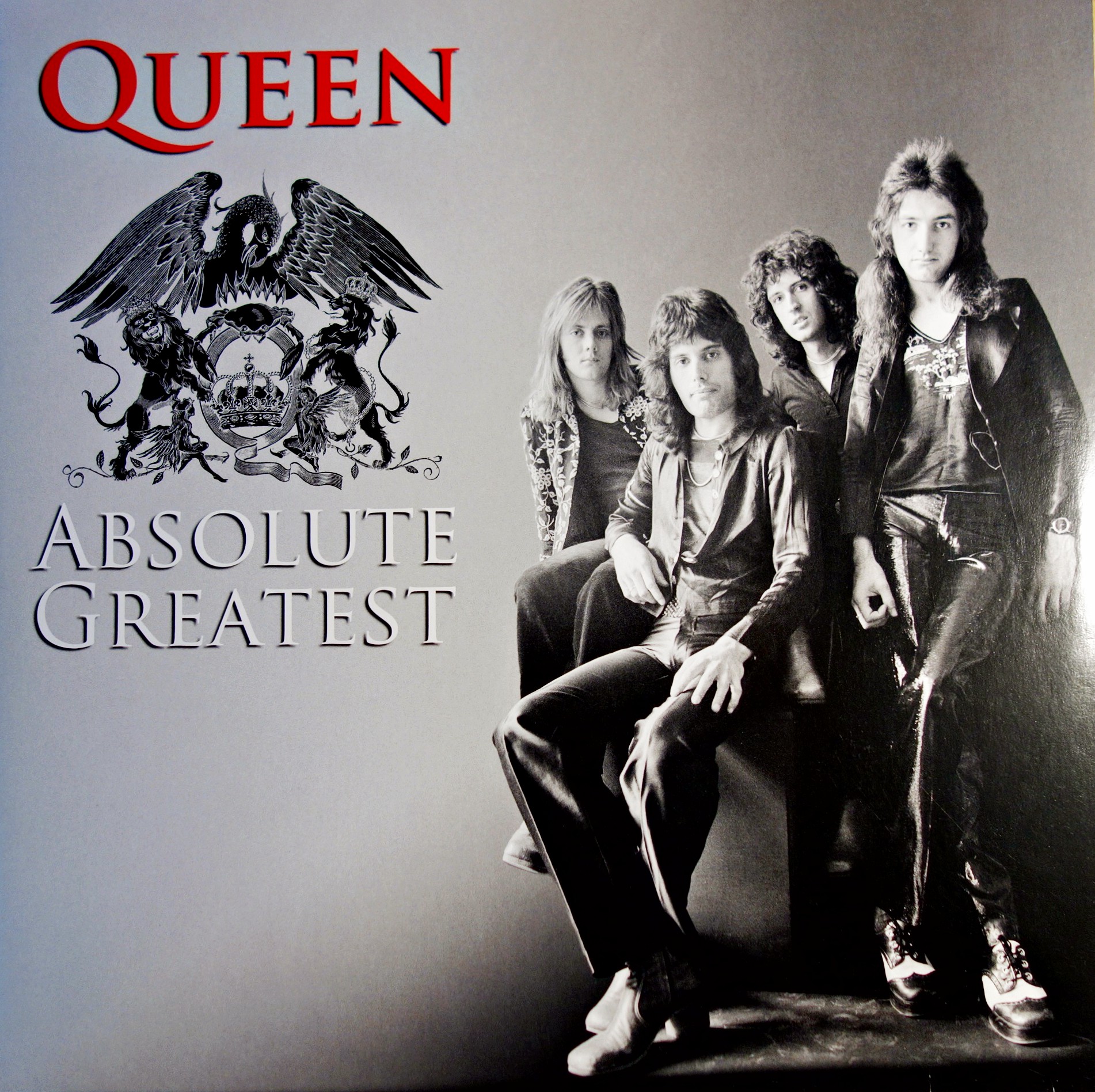 Куин слушать альбомы. Queen - absolute Greatest (2009). Absolute Queen игра. Queen - absolute Greatest (2009) фото. Queen альбомы.